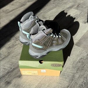 NWT KEEN Women Boots - Steel Gray with Blue Cloud Accents